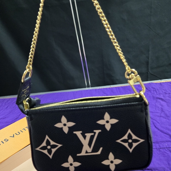 EUC LOUIS VUITTON EMPRIENTE BLACK WITH WHITE MONOGRAM LEATHER POUCHETTE - Picture 8 of 8